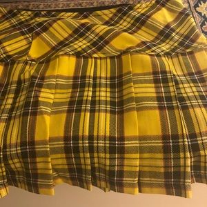 Plaid mini pleated skirt .